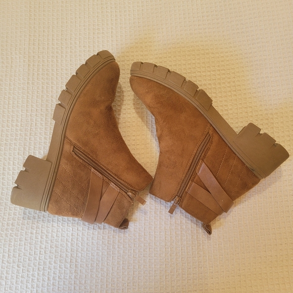 Wanted Brown Heeled Boots with Buckle - Picture 6 of 9